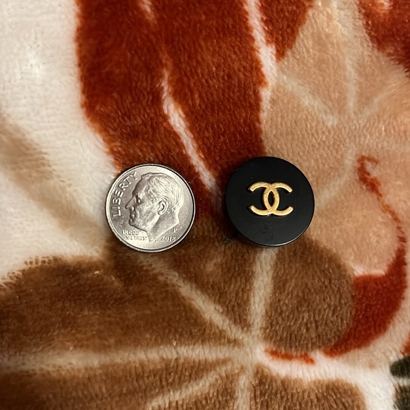 Chanel Button - Picture 3 of 3